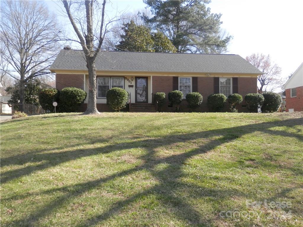 Foto principal - 5901 McBride St