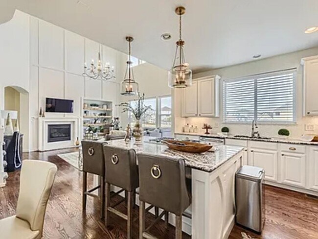 Foto del edificio - Luxury Living in Horseshoe Ridge | 5 Bed | 4 Bath | Finished Basement | Greenbelt Setting