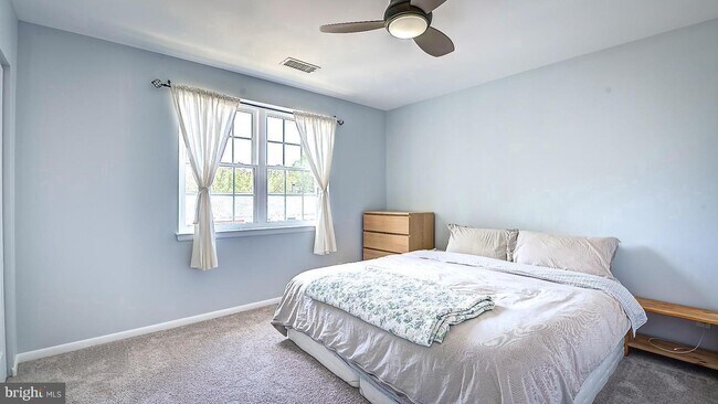 Foto del edificio - 4647B 28th Rd S