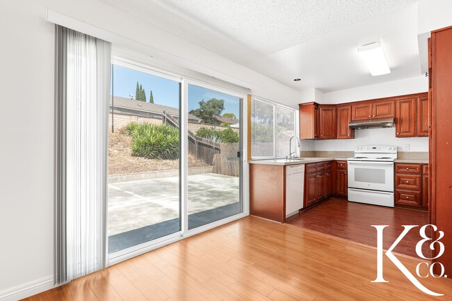 Building Photo - 559 W Avenida De Las Flores