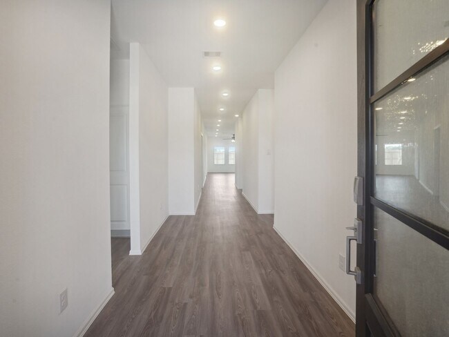 Building Photo - 7807 Eagle Crk Ln