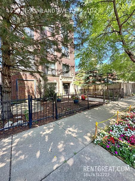 Building Photo - 4450 N Ashland Ave