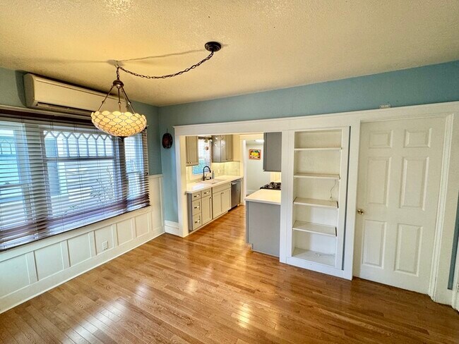 Foto del edificio - Charming 2-Bedroom Home with Modern Upgrades in Downtown Long Beach