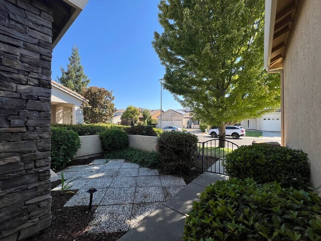 Building Photo - 2 Bedroom Home in Elk Grove Near Morse Park