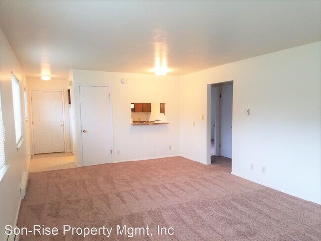 Building Photo - 1420 Lakeway Dr