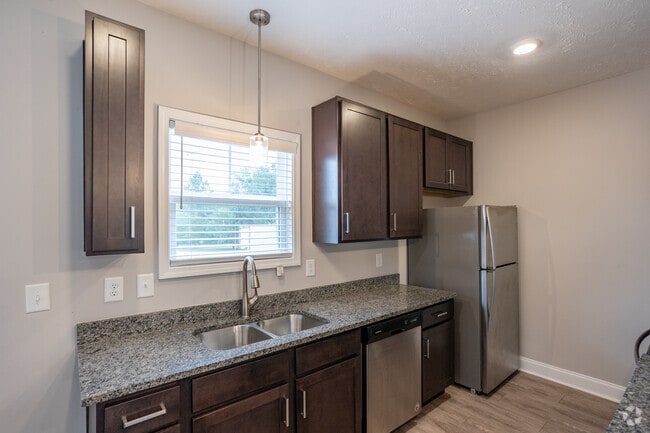 2BR, 2.5BA - 1,100SF - Kitchen - Golf Club Ln - 1625