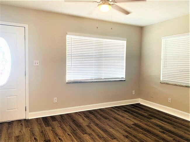 Building Photo - 3805 W Leona St