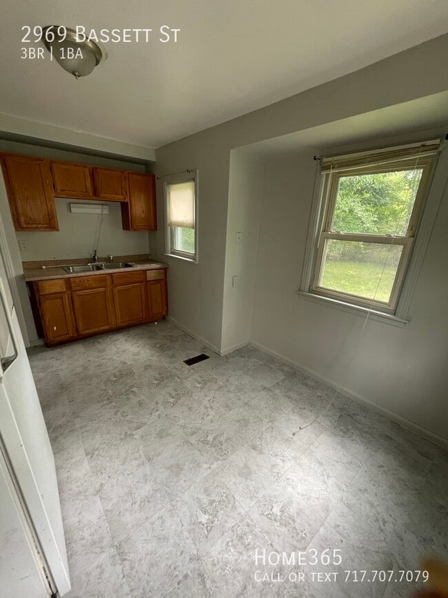 Building Photo - 3 bedroom 1 bathroom
