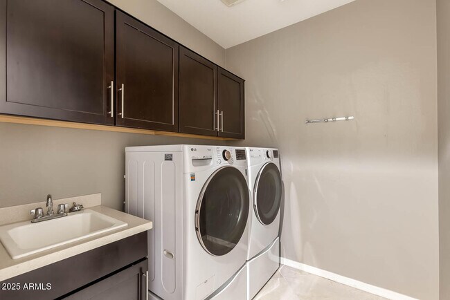 Foto del edificio - 6110 S 30th Ln