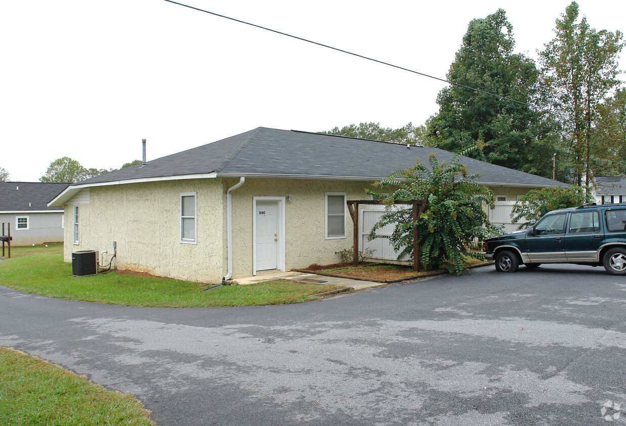 Foto principal - 168 Smith Ave
