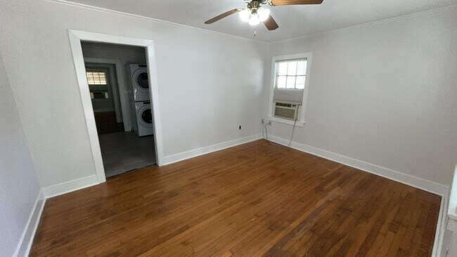 Foto del edificio - 807 Riverview Dr