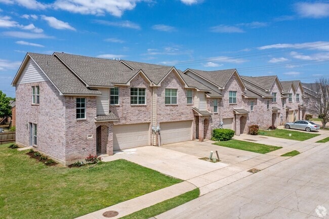Building Photo - 2336 Homewood Ln
