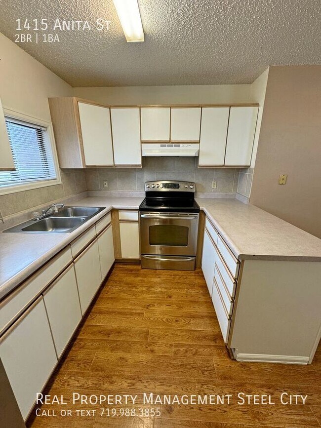 Building Photo - Great 2 bed 1 bath apartment