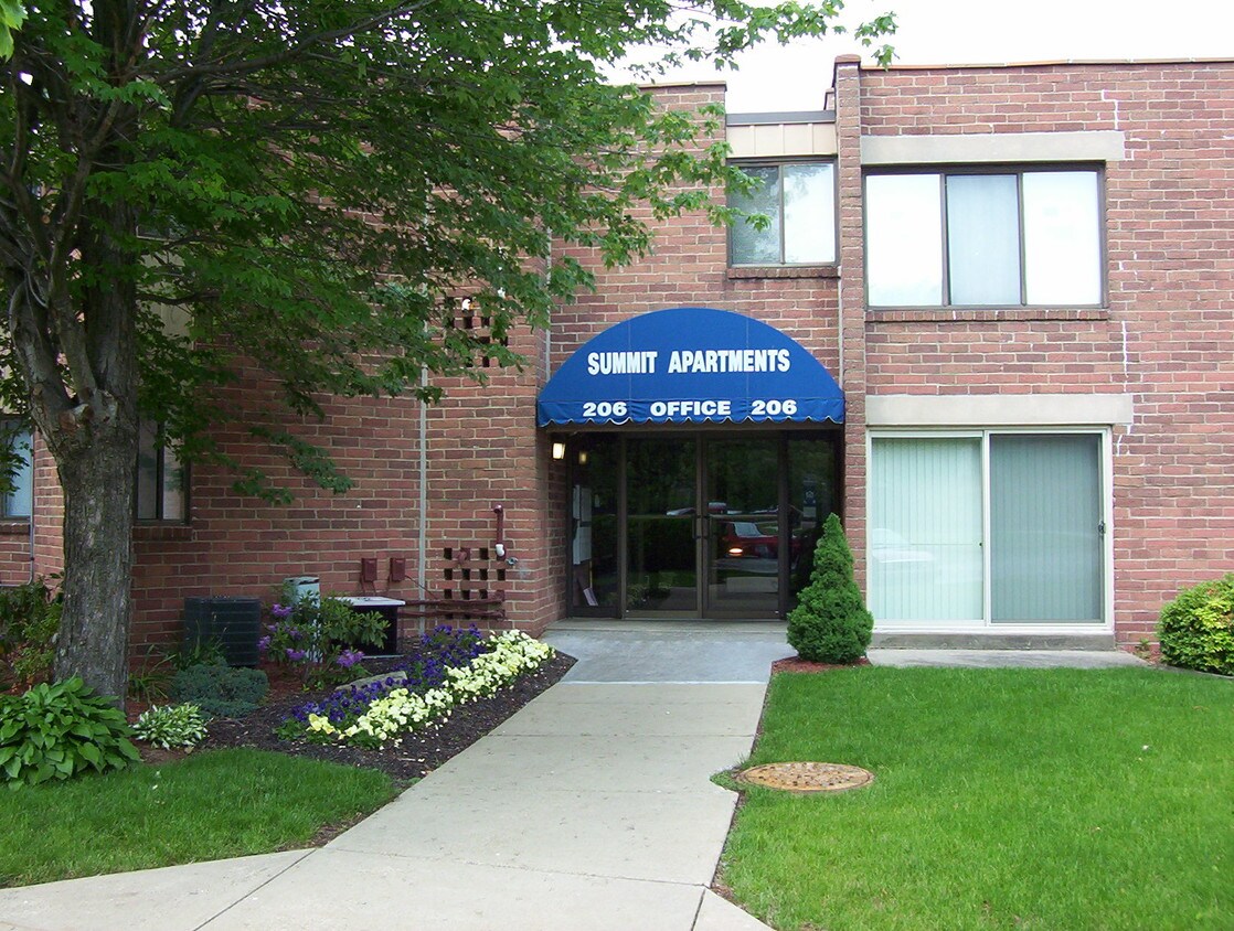 218 N Shenandoah Dr, Latrobe, PA 15650 Apartments in Latrobe, PA