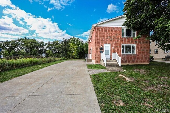 Foto del edificio - 862 Falcon Dr