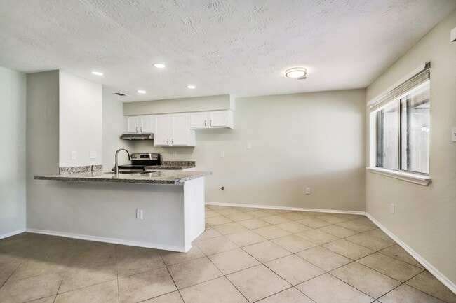 Building Photo - 6906 Soledad Dr