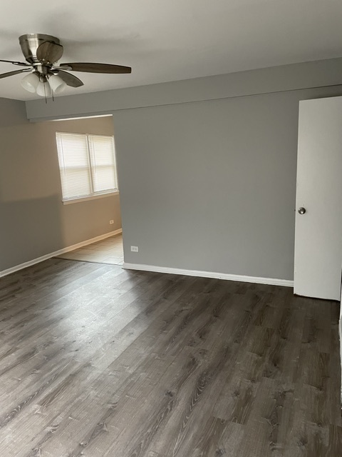 Spacious living area - 6435 S Evans Ave