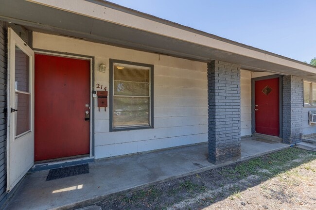 Building Photo - 214 Antrim Dr