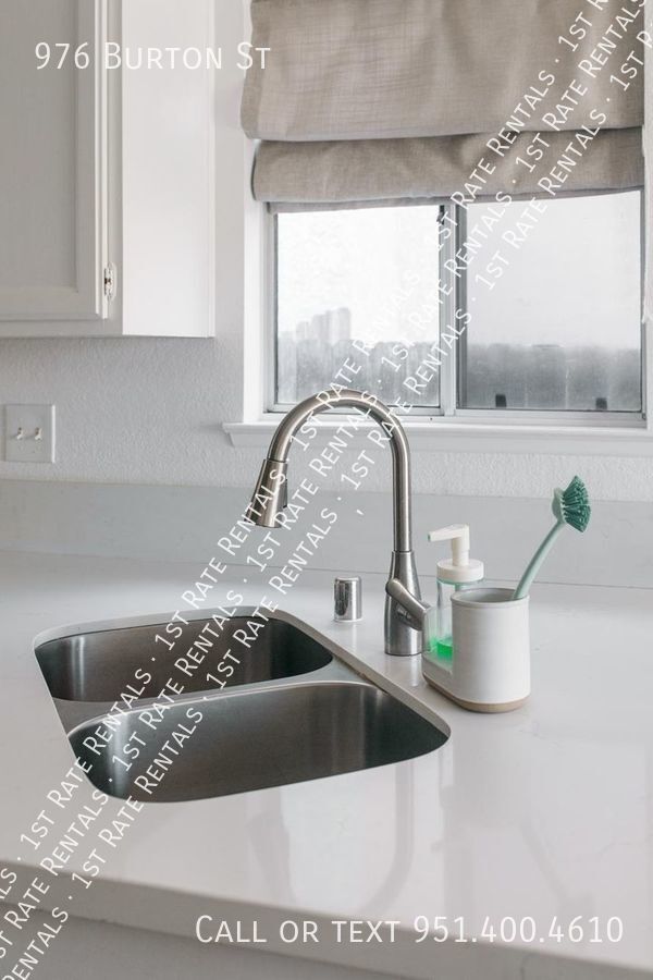 Building Photo - Gorgeous single-story home!