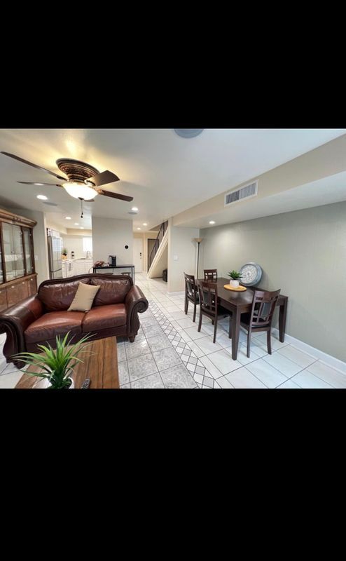 Foto del edificio - 7651 Reseda Blvd