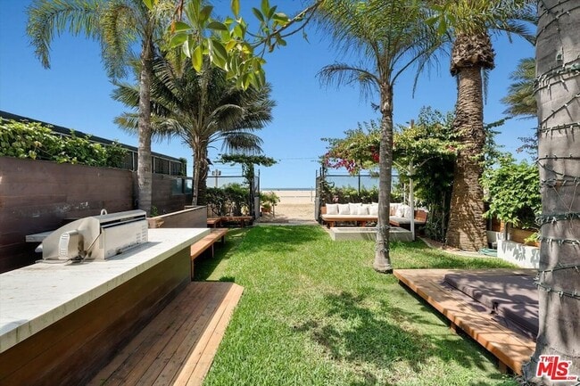 Building Photo - 936 Palisades Beach Rd