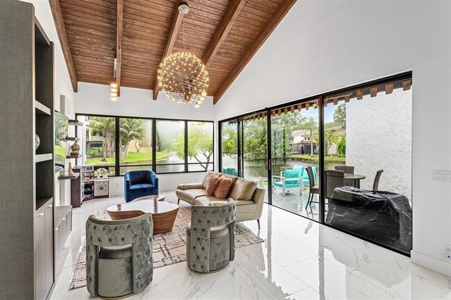 Foto del edificio - 8920 Jacaranda Ln
