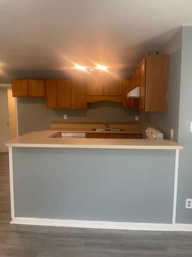 Building Photo - Knoxville 37920 - 3 bedroom, 1 bath home -...