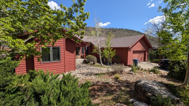 Building Photo - 202 Hillcrest Dr