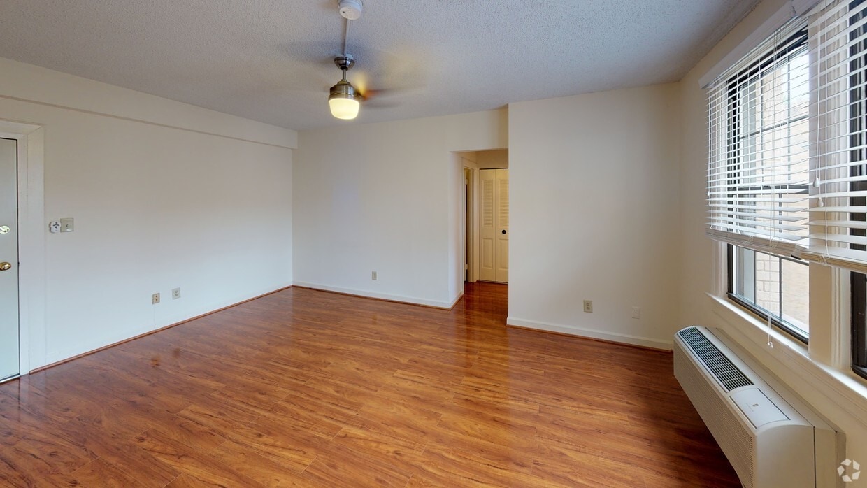 Photo - Connecticut Plaza Apartments