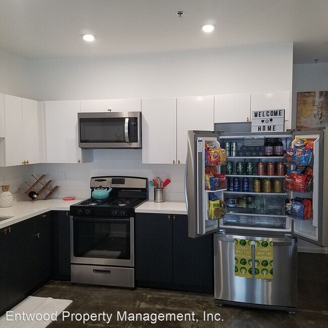 Foto del edificio - 3 br, 3 bath Room For Rent - 1033 W 5th St