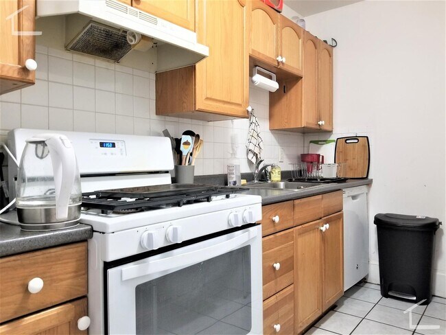 Foto del edificio - Great Three bed in Packards corner