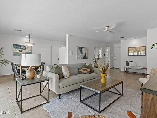 Foto del edificio - Charming 3BR House in Midtown