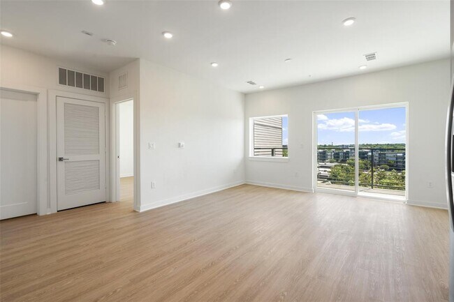 Foto del edificio - 4802 S Congress Ave