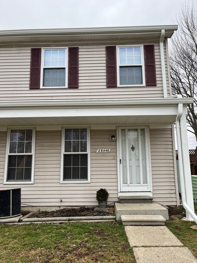 Foto del edificio - 28446 Raleigh Crescent Dr