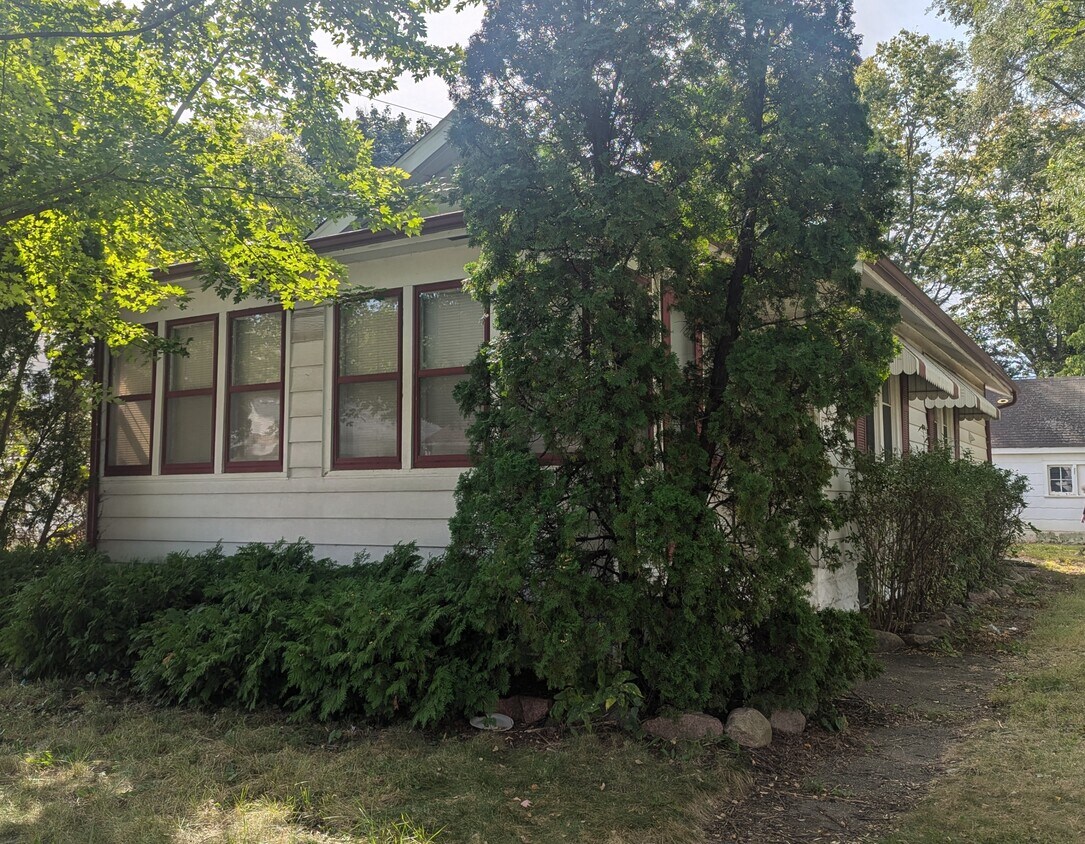 Primary Photo - 1701 Pershing Ave