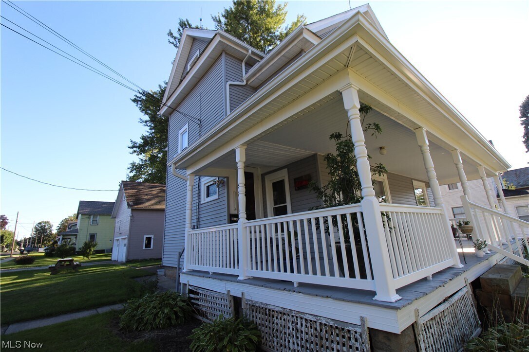 Primary Photo - 404 W Oak St