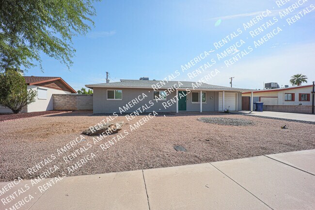 Building Photo - Beautifully Modernized 3 Bed 2 Bath in Tem...