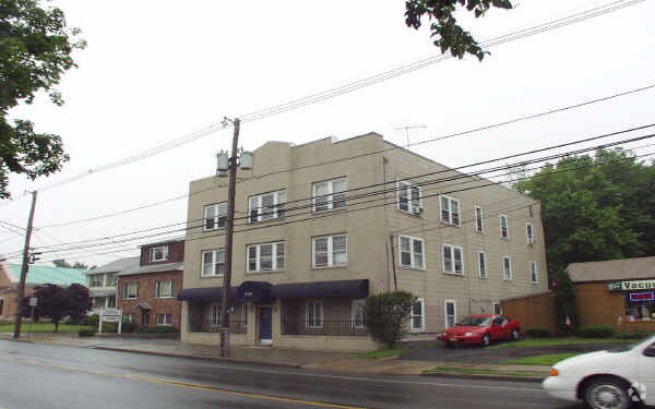 Primary Photo - 299 Main St
