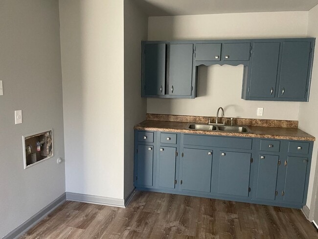 Building Photo - ADORABLE CORNER LOT HOME FOR RENT