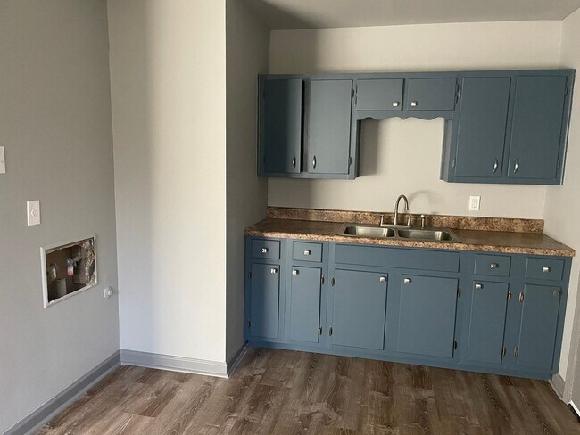 Foto del edificio - ADORABLE CORNER LOT HOME FOR RENT