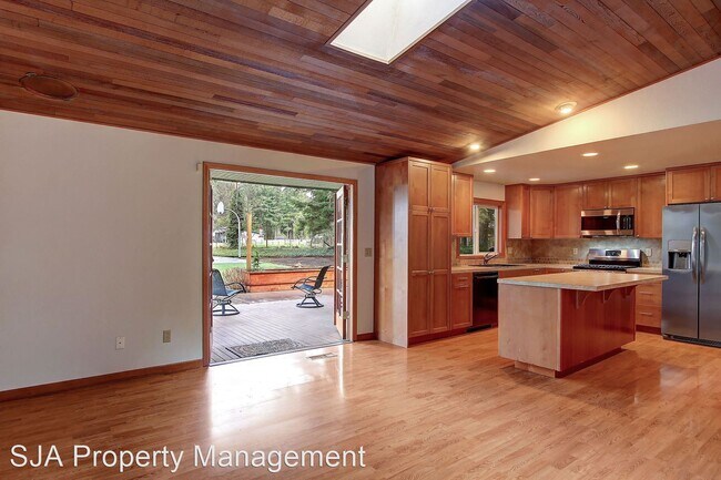 Building Photo - 3 br, 3 bath House - 4411 169th St. SE
