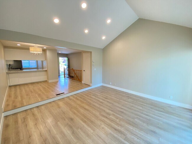 Foto del edificio - 2 Bed 1.5 Bath Condo In Moraga *Remodeled*