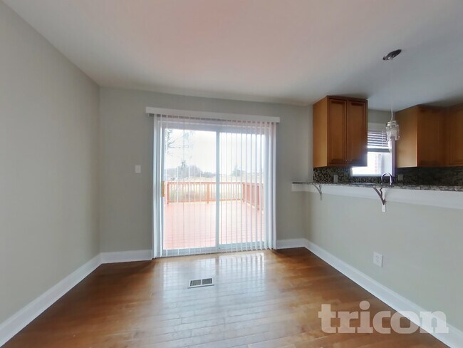 Building Photo - 2933 Sabal Palm Dr