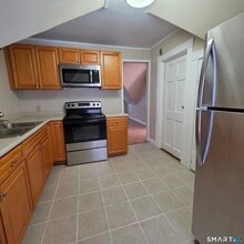 Building Photo - 142 Oakland Terrace