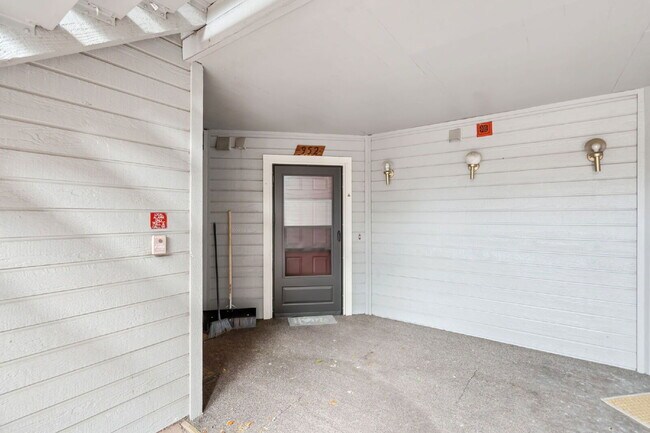 Building Photo - 952 Acapulco Ct