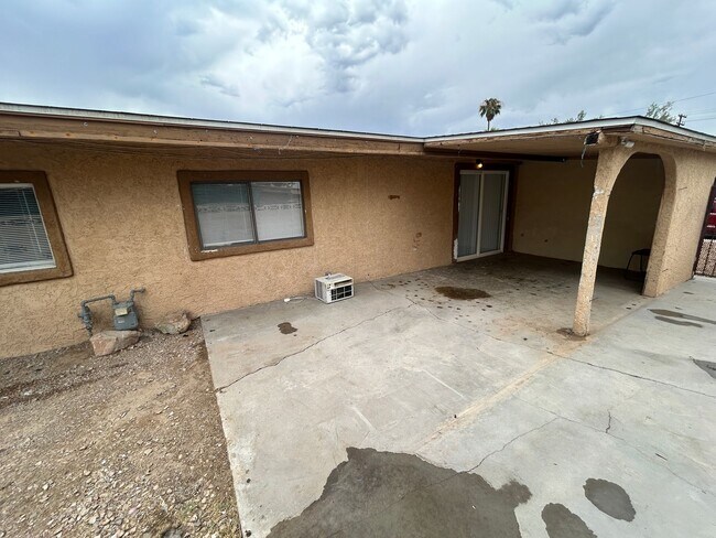 Foto del edificio - 1405 E McWilliams Ave