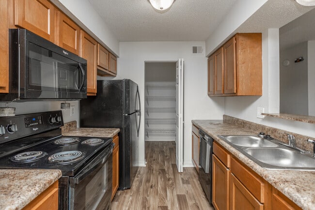 3BR, 2BA - 1,080 SF - Sable Chase