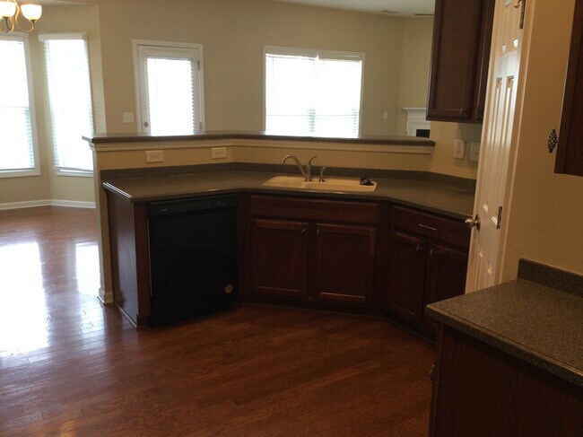 Building Photo - 88 Killington Dr