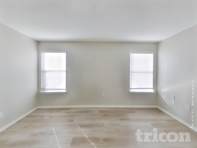 Building Photo - 6323 Cougar Village