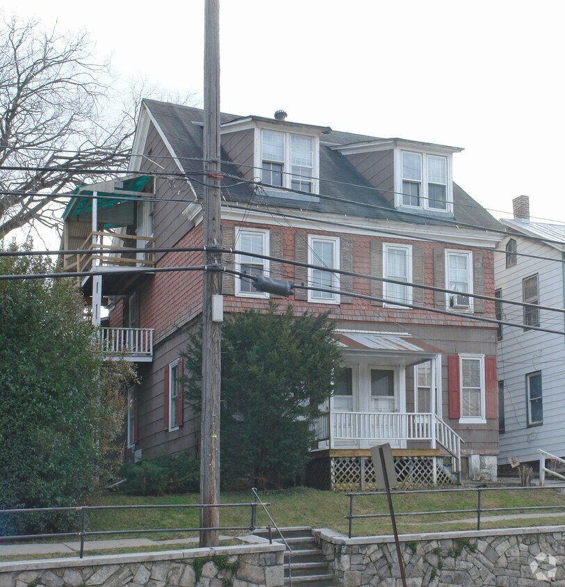 Building Photo - 510 Willowbank St